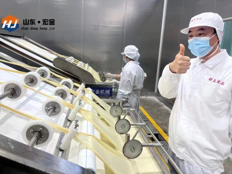 Operating the tofu skin machine